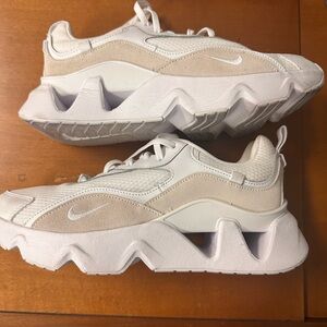Nike womens ryz 365 2 casual shoe size 9